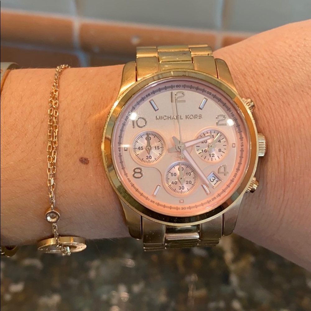 Michael Kors Oversized Layton Pale Rose Gold-tone